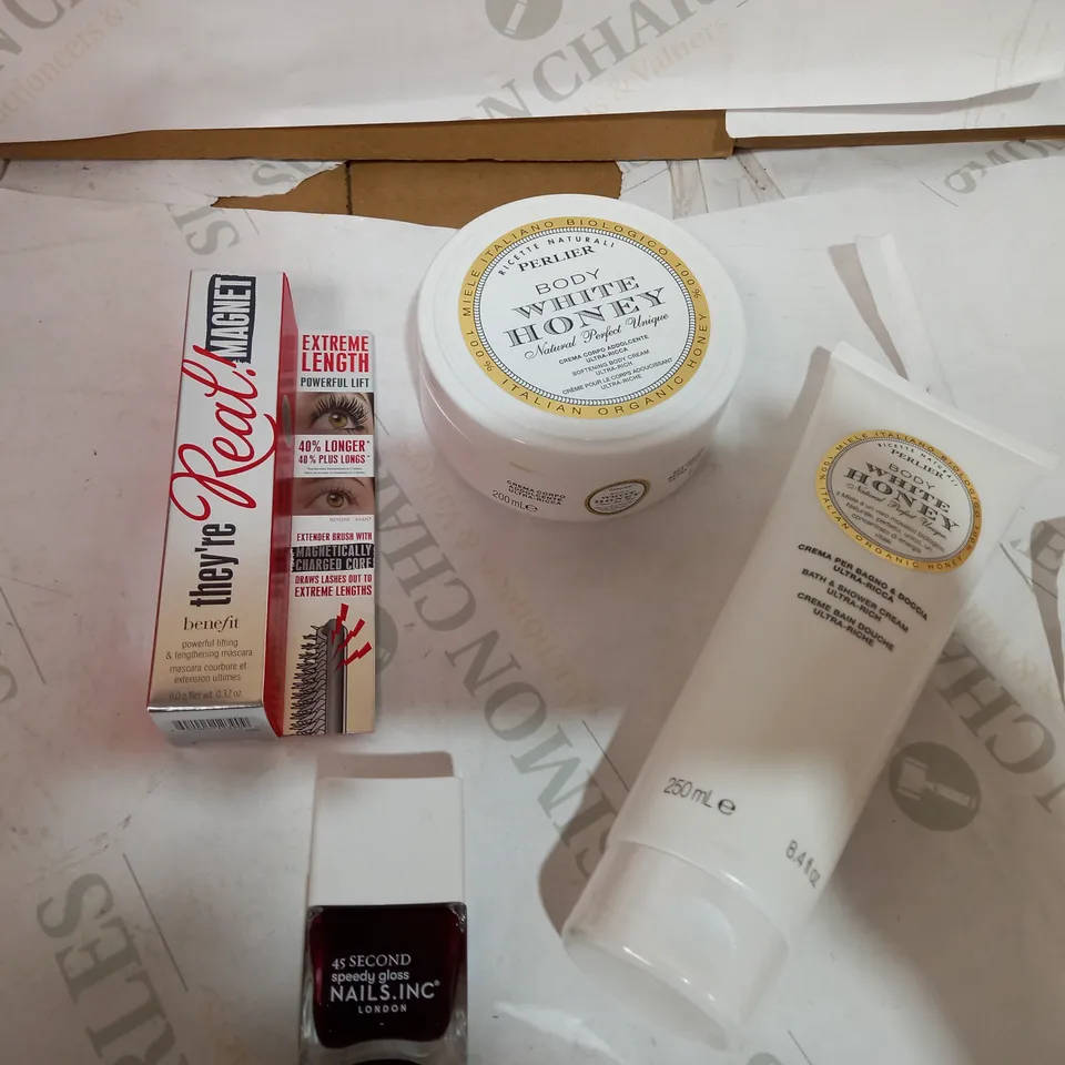 LOT OF APPROX 4 BEAUTY PRODUCTS TO INCLUDE: WHITE HONEY, NAILS INC, MASCARA