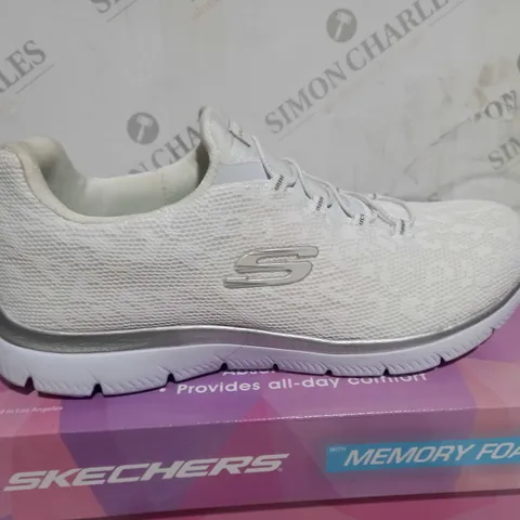 BOXED PAIR OF SKECHERS SUMMITS LEOPARD SPOT BUNGEE SLIP ON WHITE TRAINERS - SIZE 7