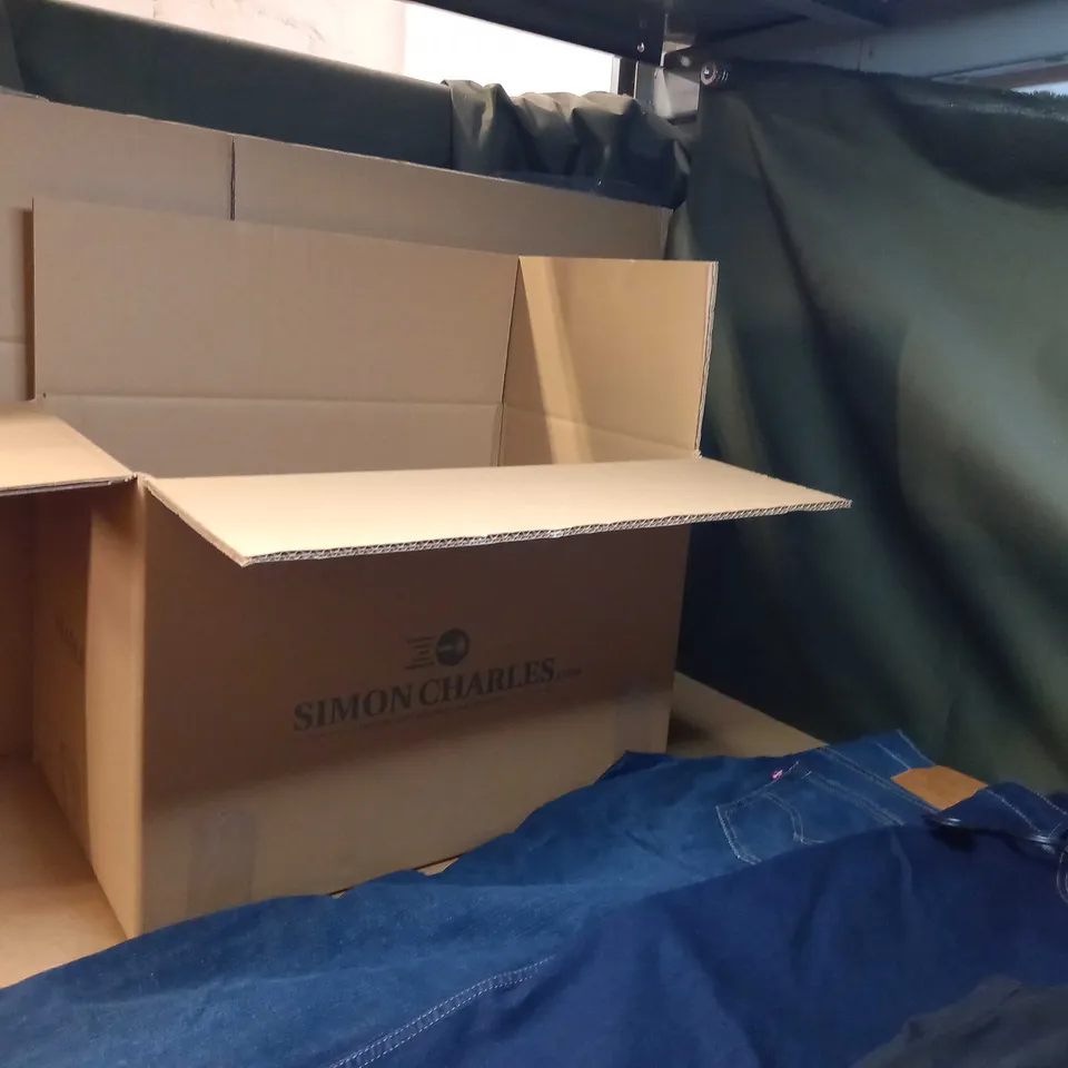 BOX OF APPROX 10 ASSORTED JEANS/DENIM ITEMS VARYING IN SIZE/COLOUR/STYLE