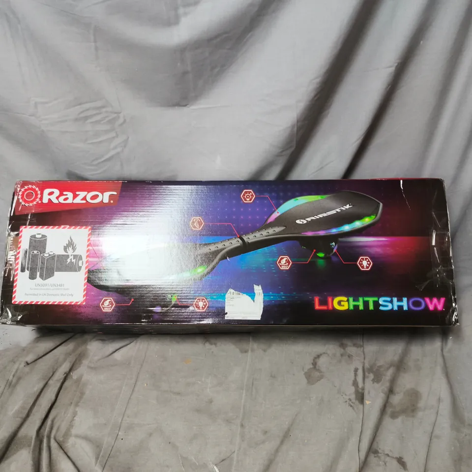 RAZOR LIGHTSHOW SKATEBOARD