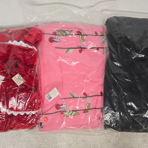 APPROXIMATELY 20 ASSORTED CLOTHING AND FASHION PRODUCTS IN VARIOUS STYLES AND SIZES - COLLECTION ONLY