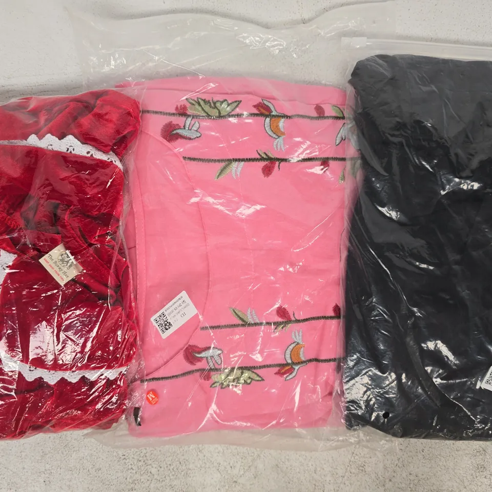 APPROXIMATELY 20 ASSORTED CLOTHING AND FASHION PRODUCTS IN VARIOUS STYLES AND SIZES - COLLECTION ONLY