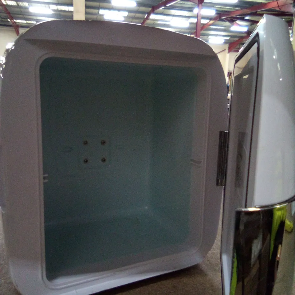 ASTROAI MINI FRIDGE IN WHITE