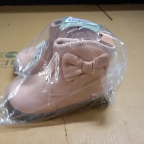 PAIR OF H&M KIDS PINK BOOTS - UK 6.5