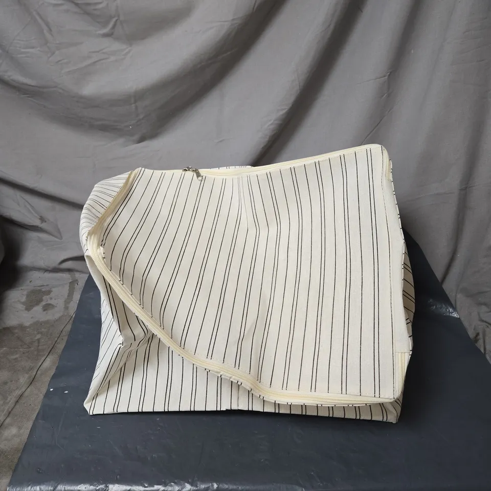 4 X LAREDOUTE INTERIEURS STORAGE BAGS NOIR/WHITE ZIPPED