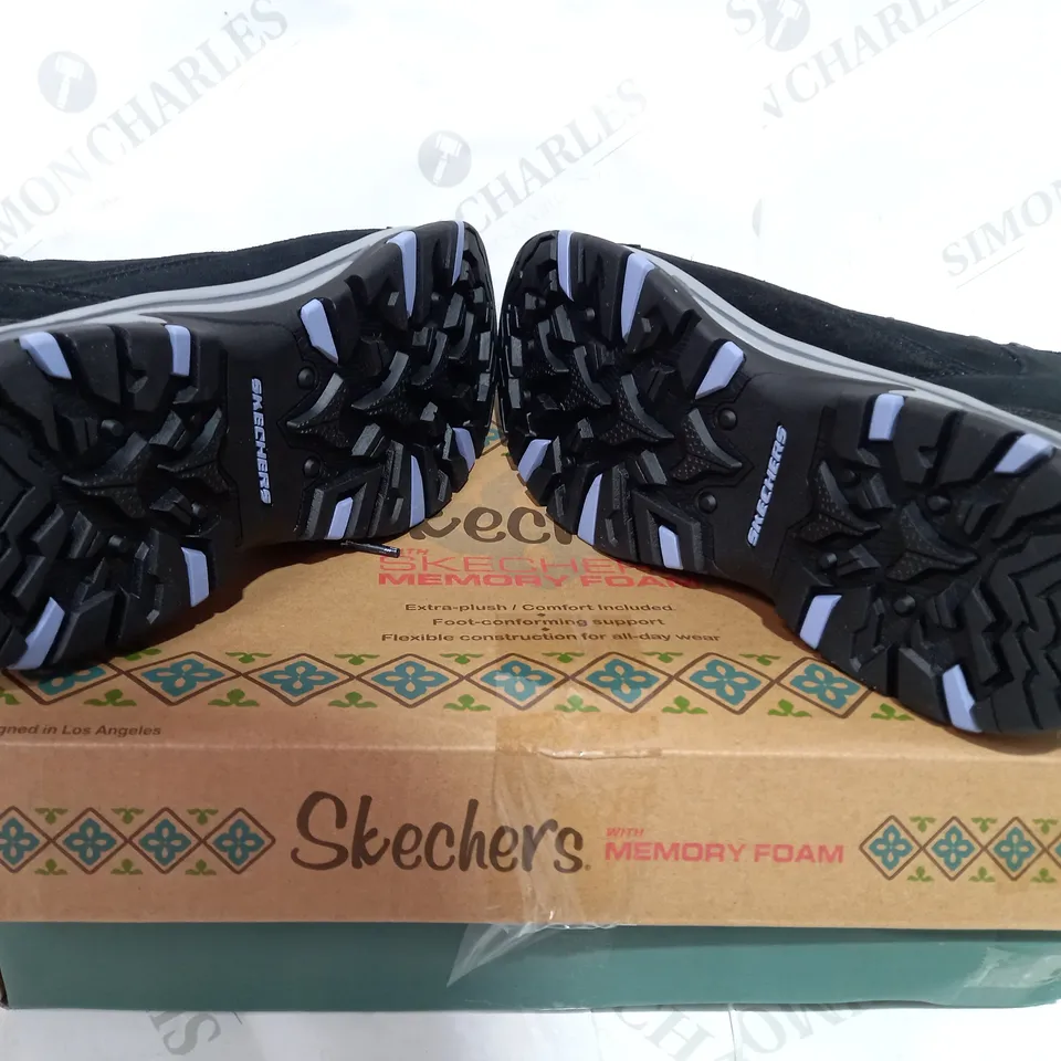 BOXED PAIR OF SKECHERS BLACK WATERPROOF BOOT  - SIZE 8