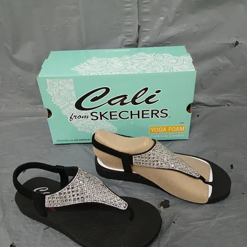 BOXED PAIR OF SKECHERS CALI YOGA FOAM SANDALS SILVER UK 6