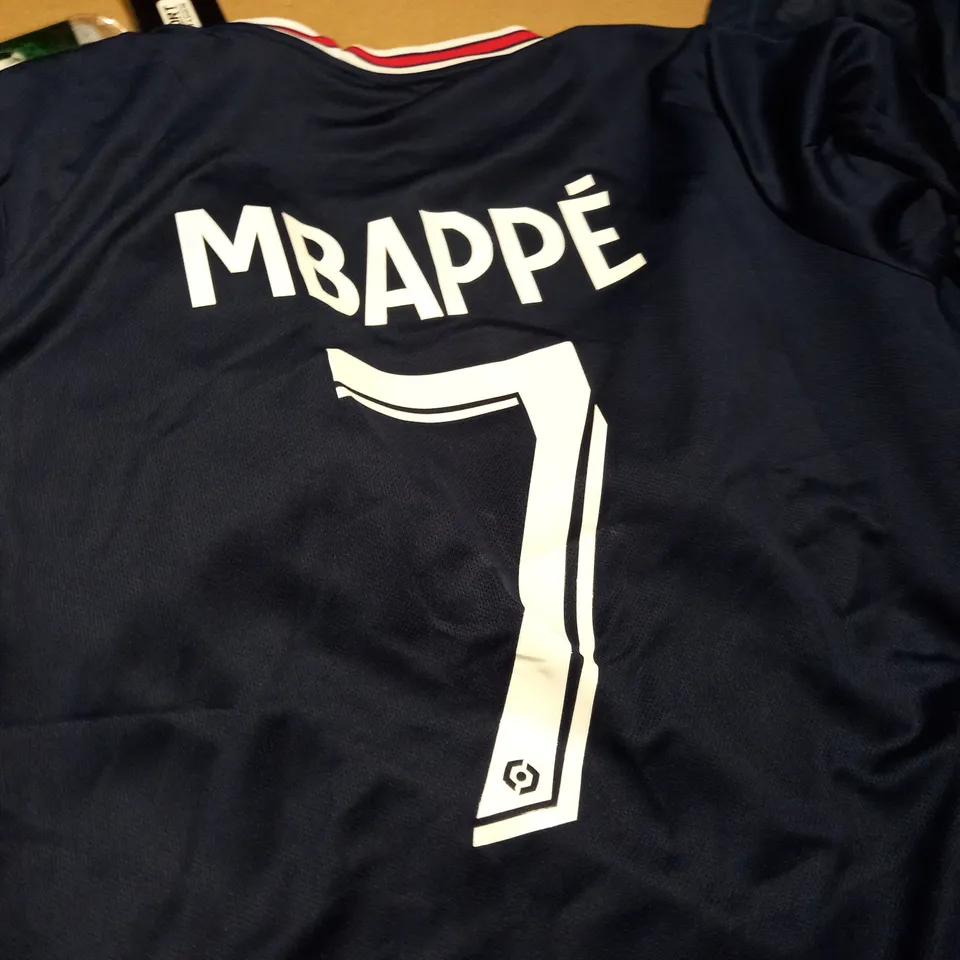 PARIS SAINT GERMAIN KIDS FOOTBALL KIT - S