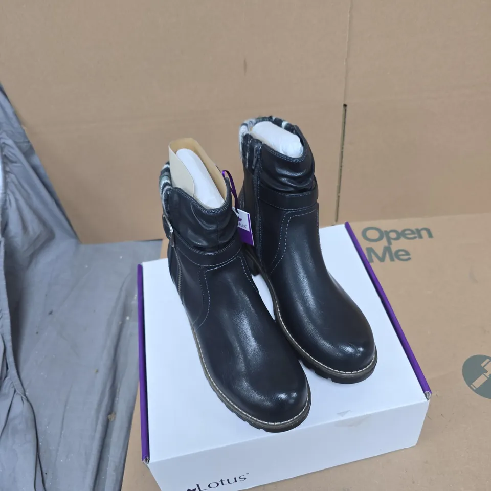 LOTUS TRIANA ULB461 NAVY BOOTS, EU41 (UK 7)