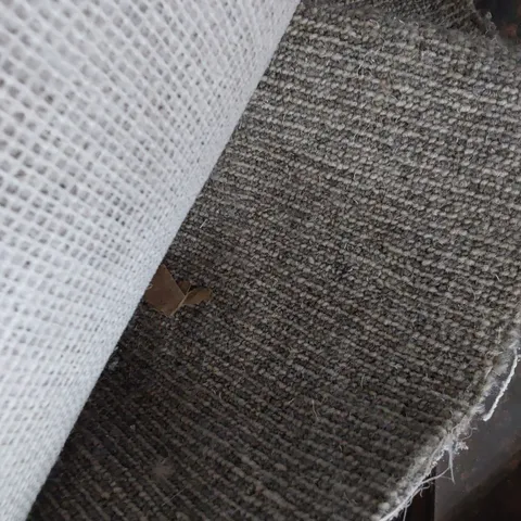 ROLL OF QUALITY ROYAL VELVET SPRINGFIELD CARPET APPROXIMATELY 5M Γ 5.4M