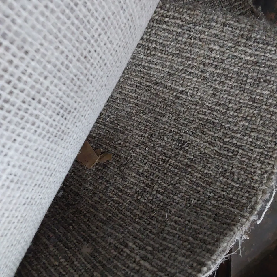 ROLL OF QUALITY ROYAL VELVET SPRINGFIELD CARPET APPROXIMATELY 5M × 5.4M
