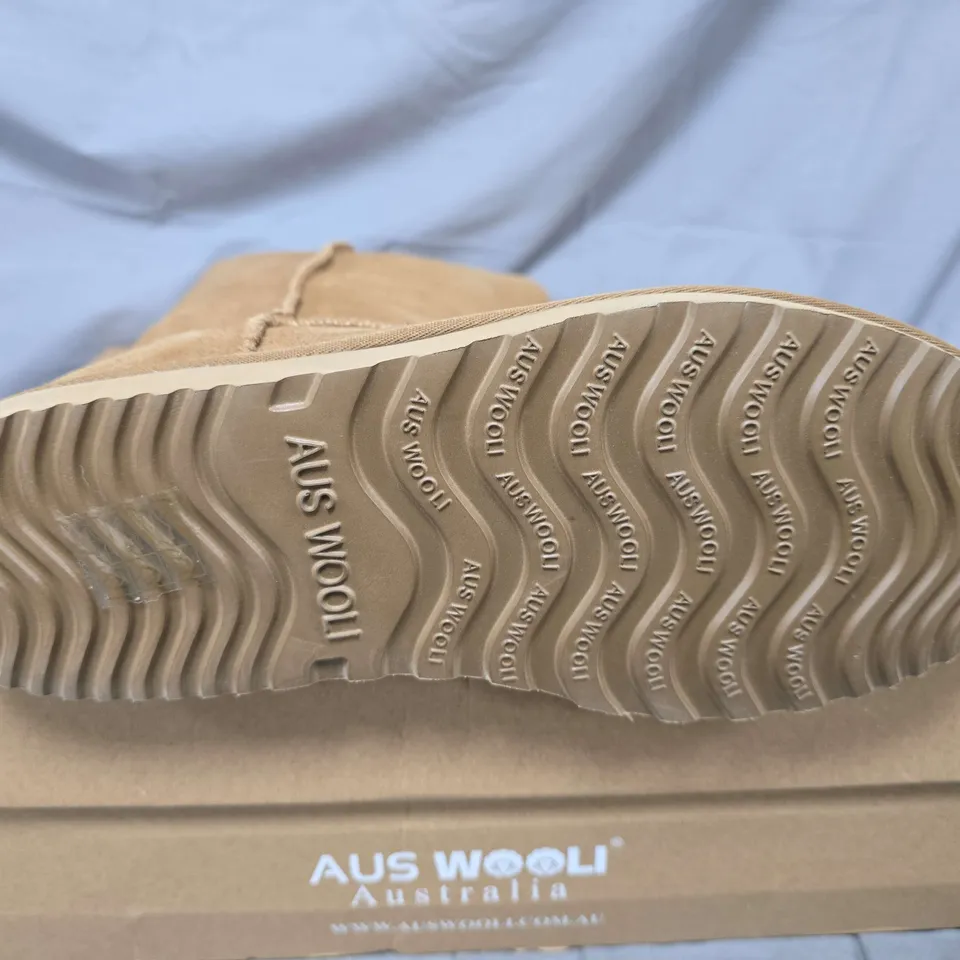 BOXED PAIR OF AUS WOOLI NEWTON BOOTS IN CHESTNUT - UK 6