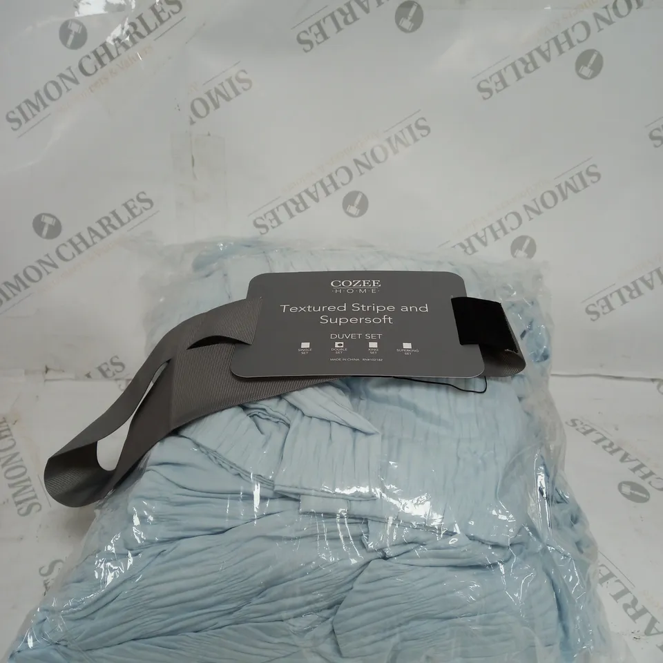 TEXTURED STRIPE AND SUPERSOFT DUVET - LIGHT BLUE - DOUBLE 