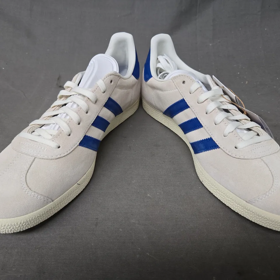 BOXED PAIR OF ADIDAS GAZELLE A-CLUB SHOES IN OFF WHITE/BLUE UK SIZE 10