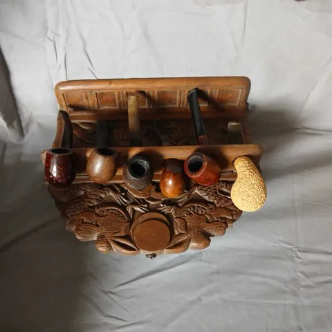 CARVED WOODEN PIPE RACK WITH COLLECTION OF  PIPES