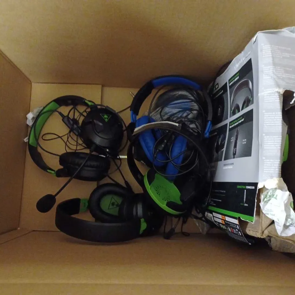 BOX OF APPROX 10 WIRED GAMING HEADSETS TO INCLUDE NINTENDO SWITCH AND TURTLE BEACH HEADSETS