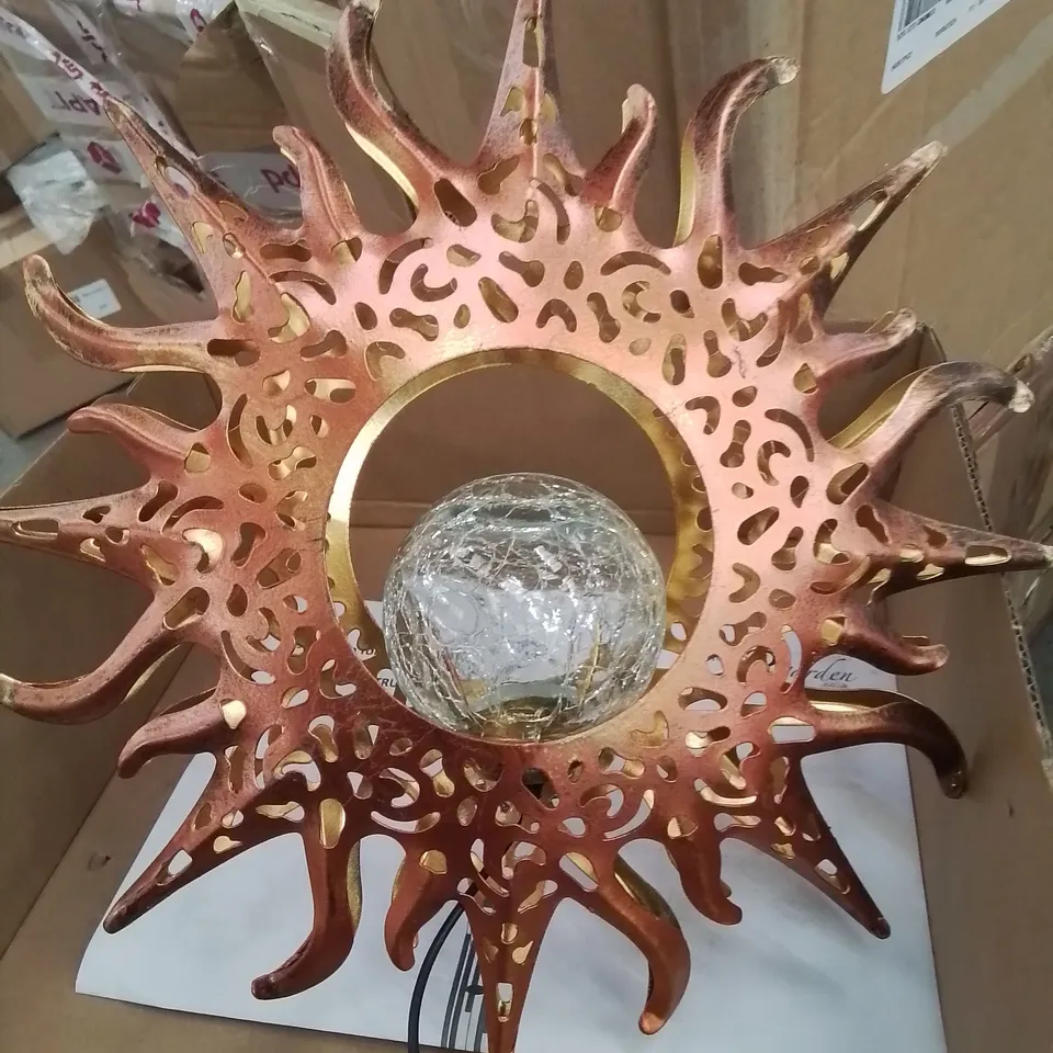 BOXED SOLAR POWERED SUN WITH CHIMES