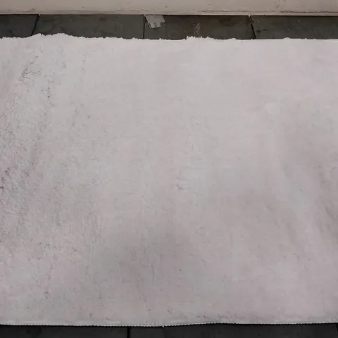 BRAND NEW PACO HOME WHITE FLUFFY RUG - SIZE 70 CM X 120 CM