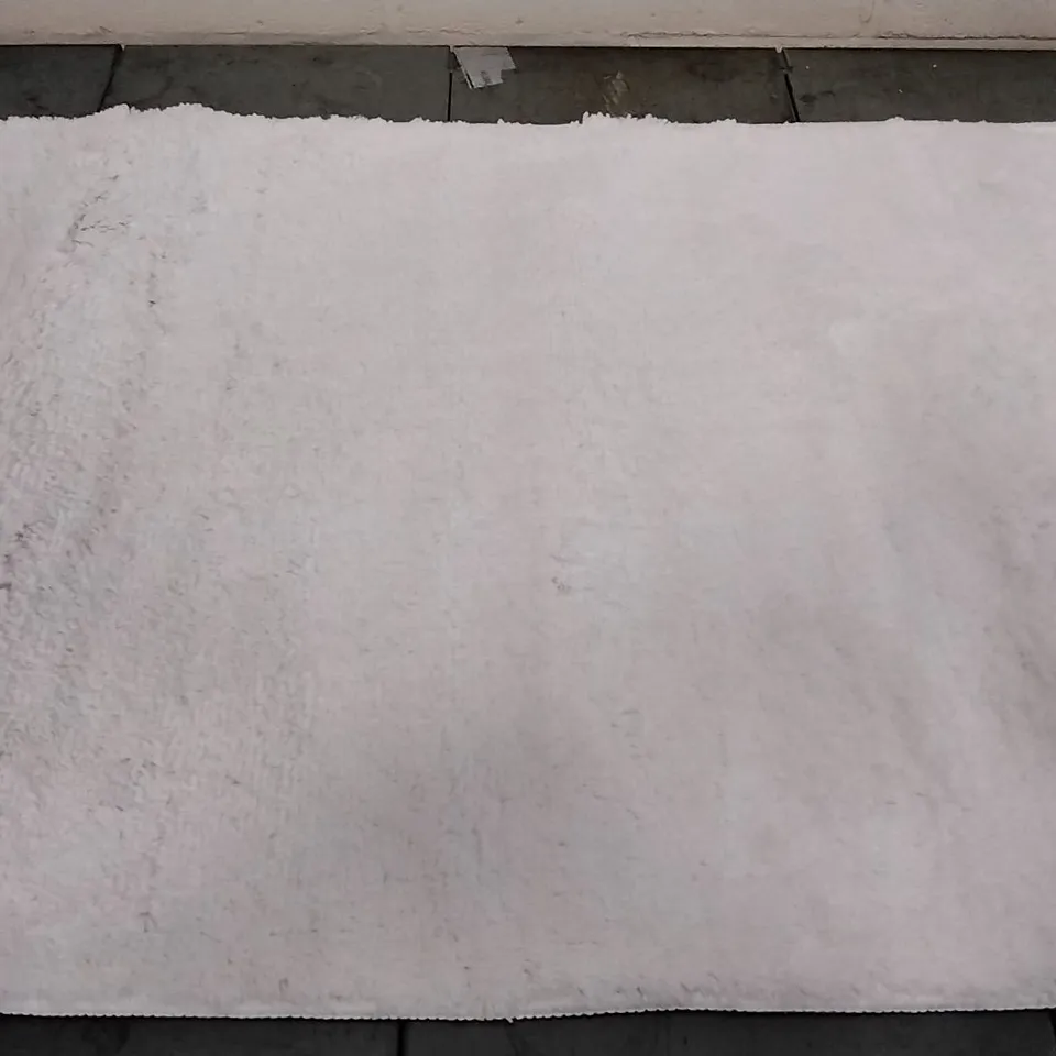 BRAND NEW PACO HOME WHITE FLUFFY RUG - SIZE 70 CM X 120 CM