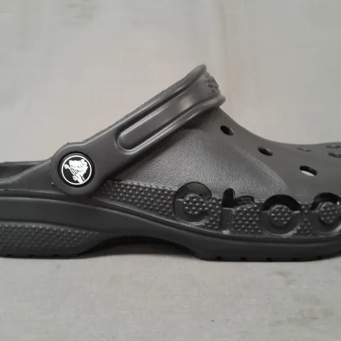 PAIR OF CROCS BAYA CLOGS IN BLACK UK SIZE M6/W7