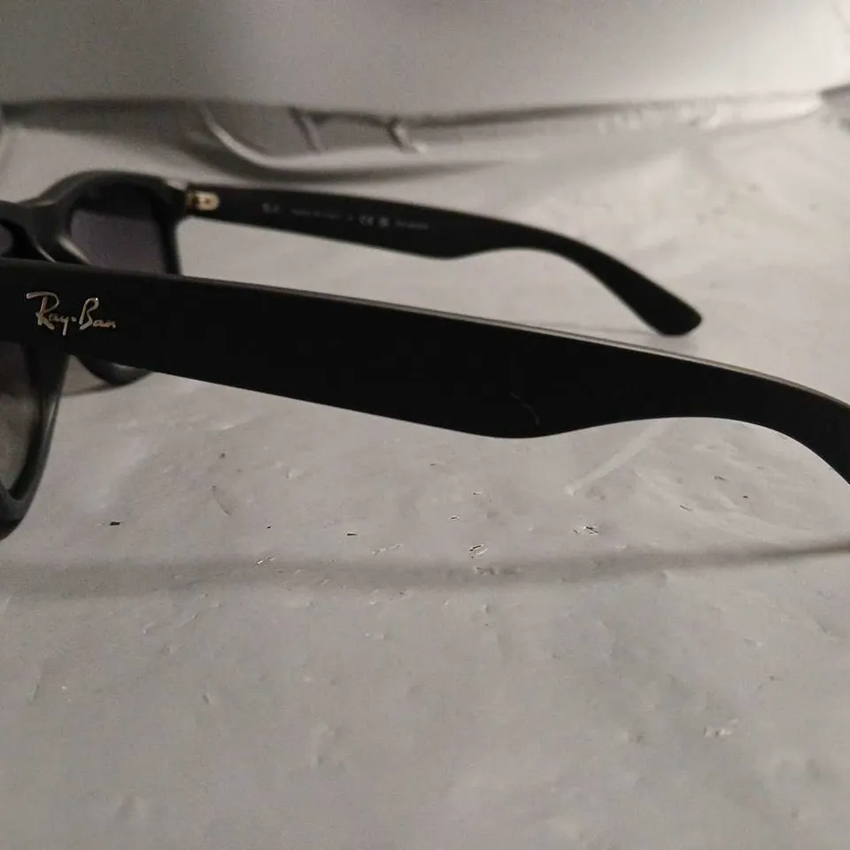 PAIR OF RAY BAN POLARISED BLACK FRAMED GLASSES IN CASE