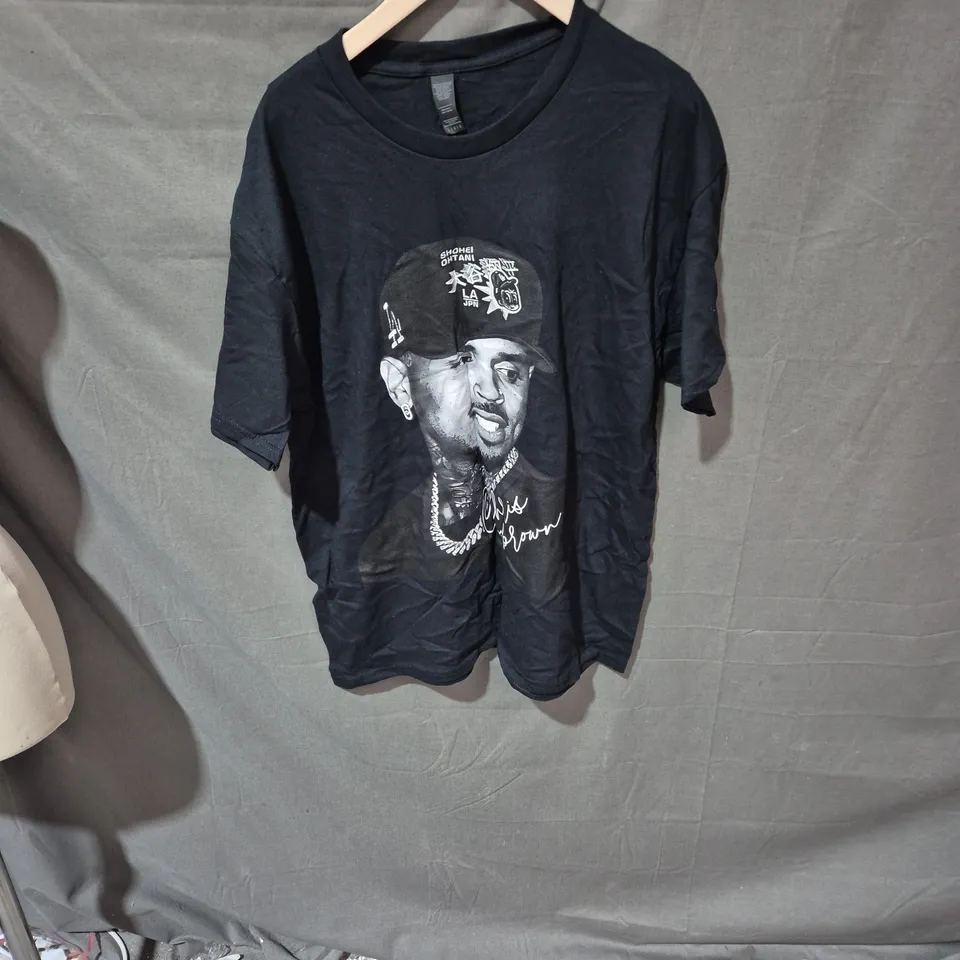 BLACK GRAPHIC T-SHIRT – MEN'S, FRONT PRINT (LG SIZE) SIZE SMALL CHRIS BROWN 