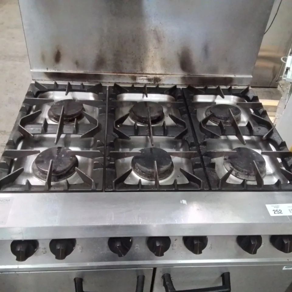 FALCON DOMINATOR PLUS G3101 6 BURNER GAS OVEN RANGE, A COMMERCIAL-GRADE COOKING APPLIANCE. 