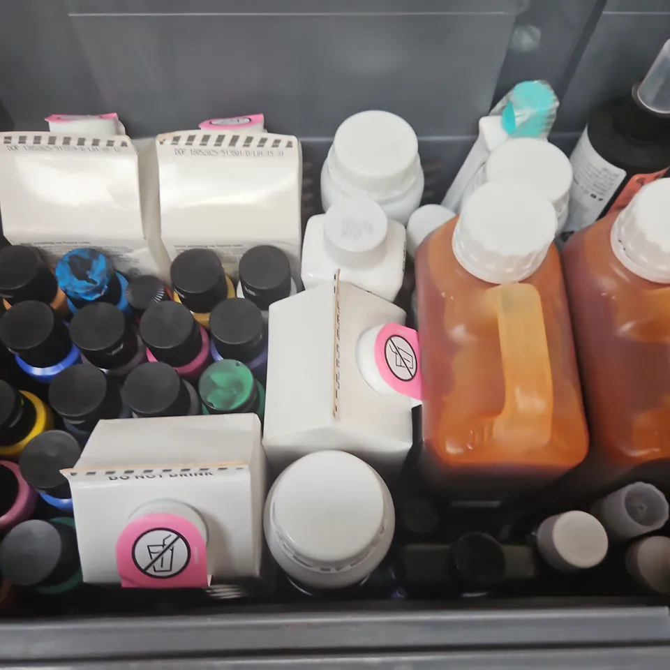 APPROXIMATELY 20 ASSORTED LIQUIDS TO INCLUDE LOVFEN HARDENER, STICKY CLOUDY KRILL LIQUID, SMOL WASHING UP LIQUID, ETC