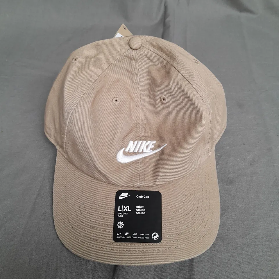 NIKE BEIGE CLUB CAP