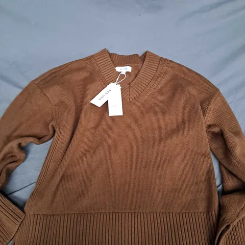 PER UNA KNIT EFFECT SWEATER IN BROWN - MEDIUM