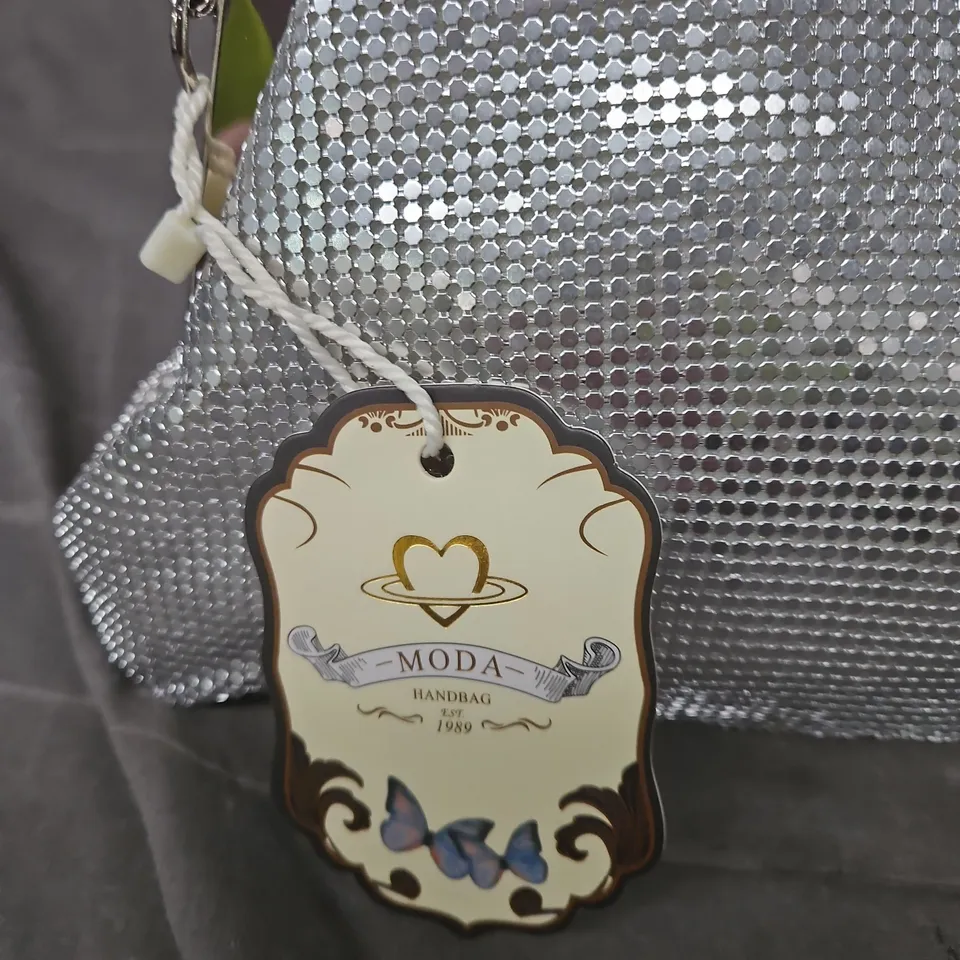 MODA HANDBAG – SILVER SEQUIN CLUTCH WITH CRYSTAL CLASP (EST 1989)
