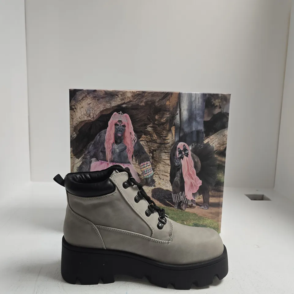 KOI NOVUS GREY LEATHER LACE UP BOOTS WITH CHUNKY LUG SOLE UK SIZE 6