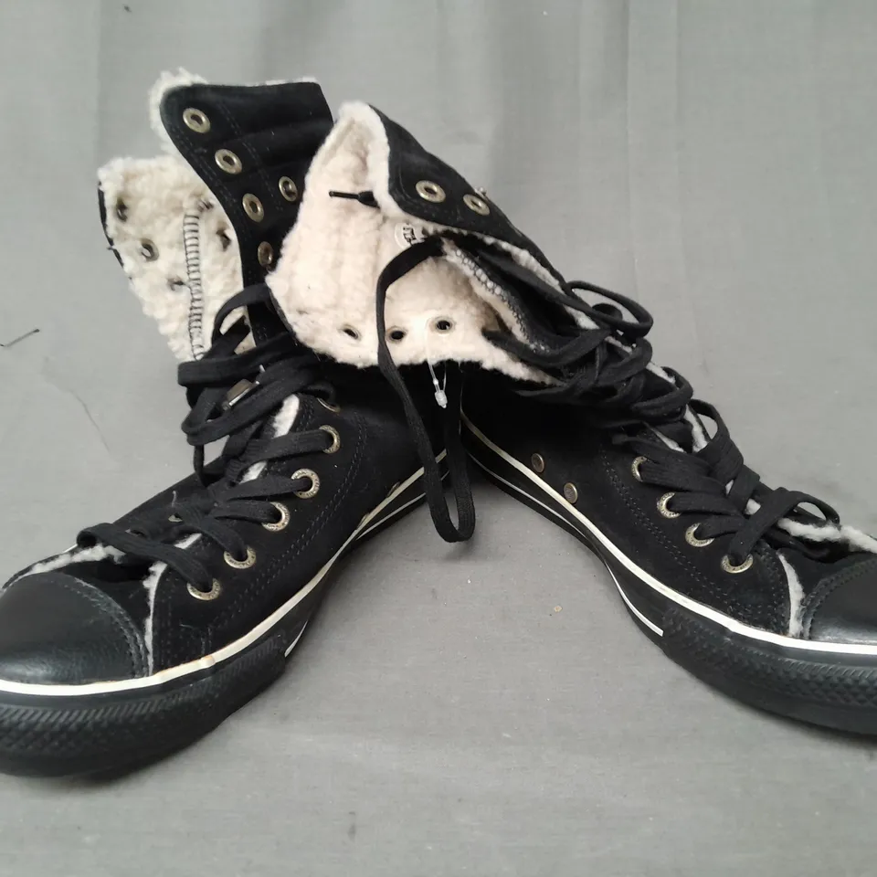 PAIR OF CONVERSE ALL STAR LINED HI SHOES IN BLACK UK SIZE 7