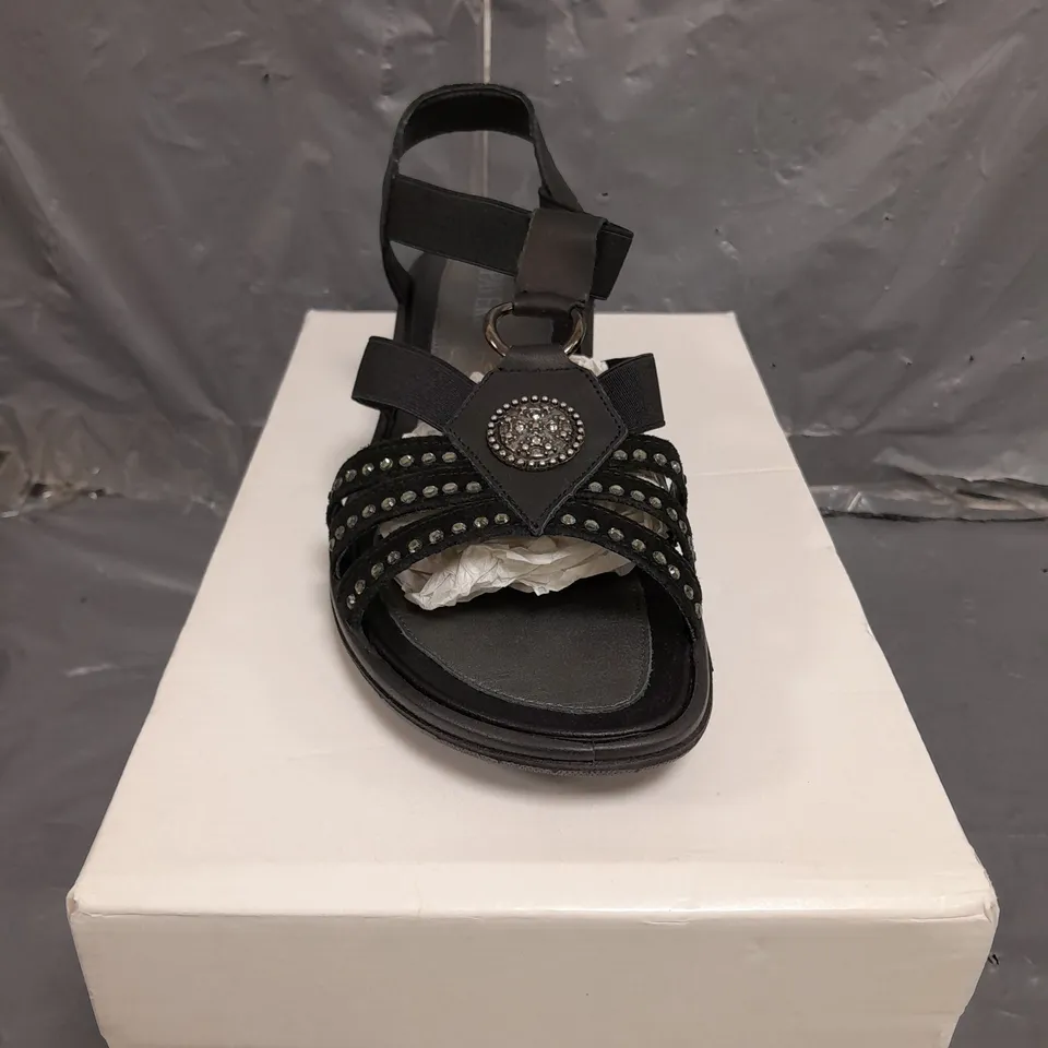 BOXED PAVERS OPEN TOED SANDALS SIZE 40 