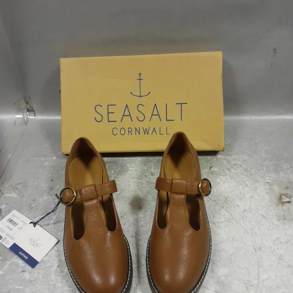 BOXED PAIR OF SEASALT CORNWALL DAISY TRAIL SHOE LEATHER RICH TAN UK 6