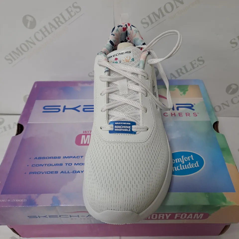 BOXED PAIR OF SKETCHERS WOMEN'S TRAINERS - WHITE // SIZE: 9.5 UK 