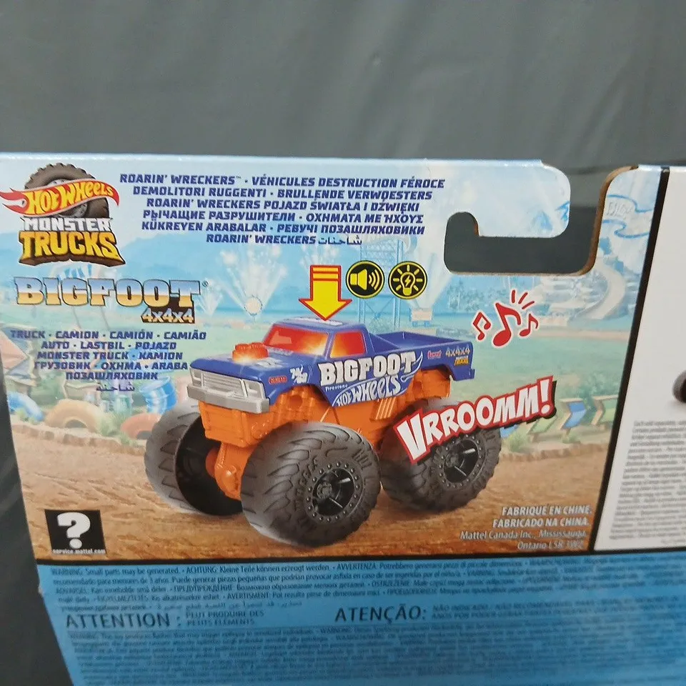 HOT WHEELS MONSTER TRUCKS ROARIN' WRECKERS BIGFOOT 4X4 TOY VEHICLE - BOXED