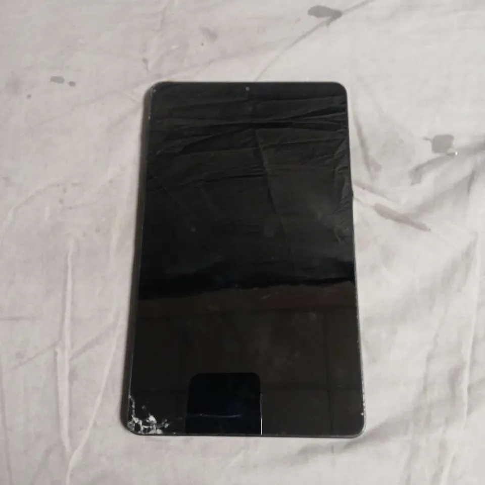 SAMSUNG TABLET – BLACK, CRACKED SCREEN