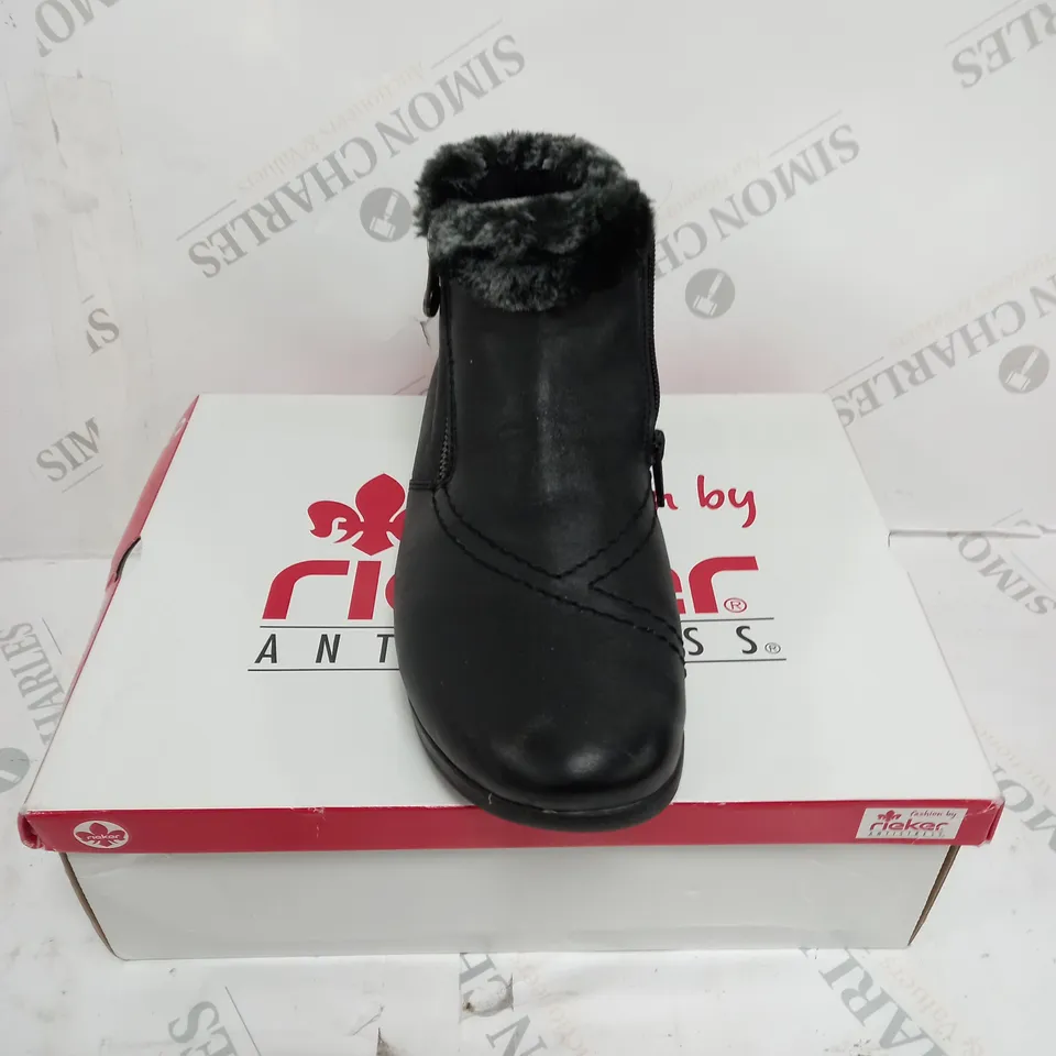 BOXED PAIR OF RIEKER HIGH TOP MIX MATERIAL TRAINER BOOTS UK SIZE 6.5