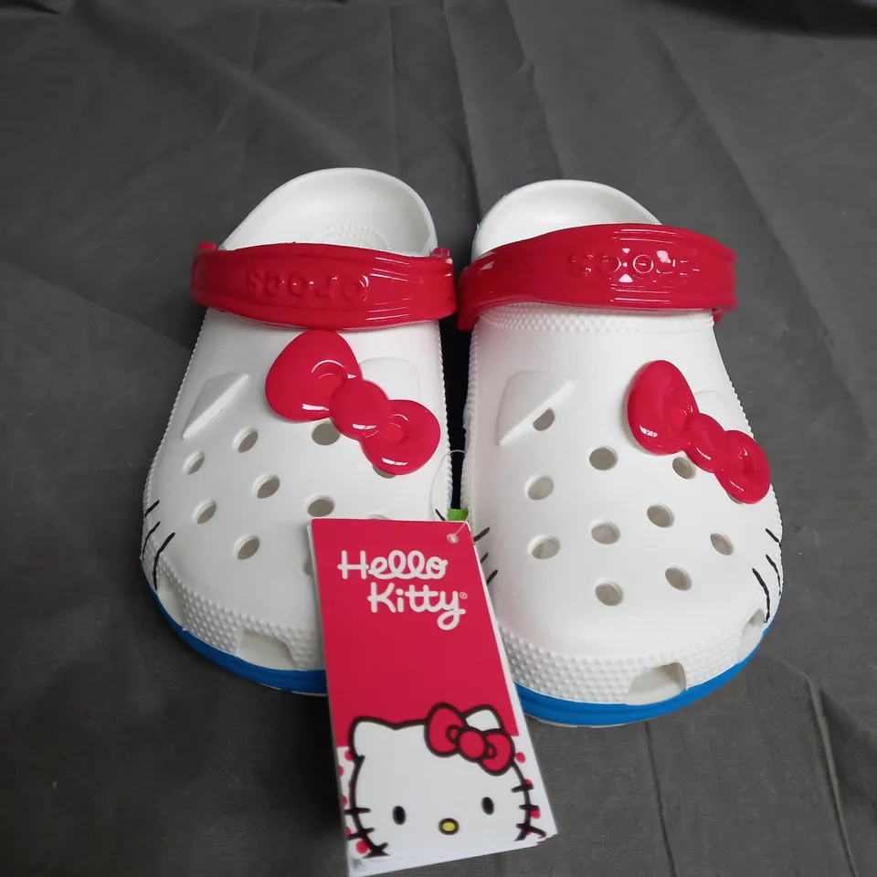 UNISEX CROCS CLASSIC HELLO KITTY CLOG SIZE M5 / W7