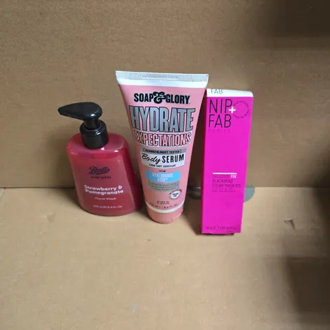 APPROXIMATELY 15 ASSORTED HEALTH & BEAUTY PRODUCTS TO INCLUDE BOOTS STRAWBERRY & POMEGRANATE HAND WASH, SOAP & GLORY BODY SERUM, NIP + FAB BLACKHEAD STEAM MASK ETC - COLLECTION ONLY