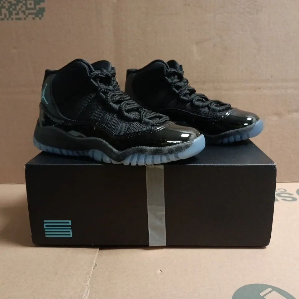 BOXED PAIR OF JORDAN 11 RETRO KID'S SHOES IN BLACK/BLUE SIZE UK 12