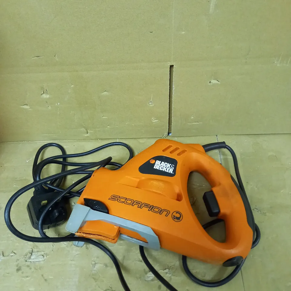 BLACK & DECKER SCORPION POWERED HANDSAW