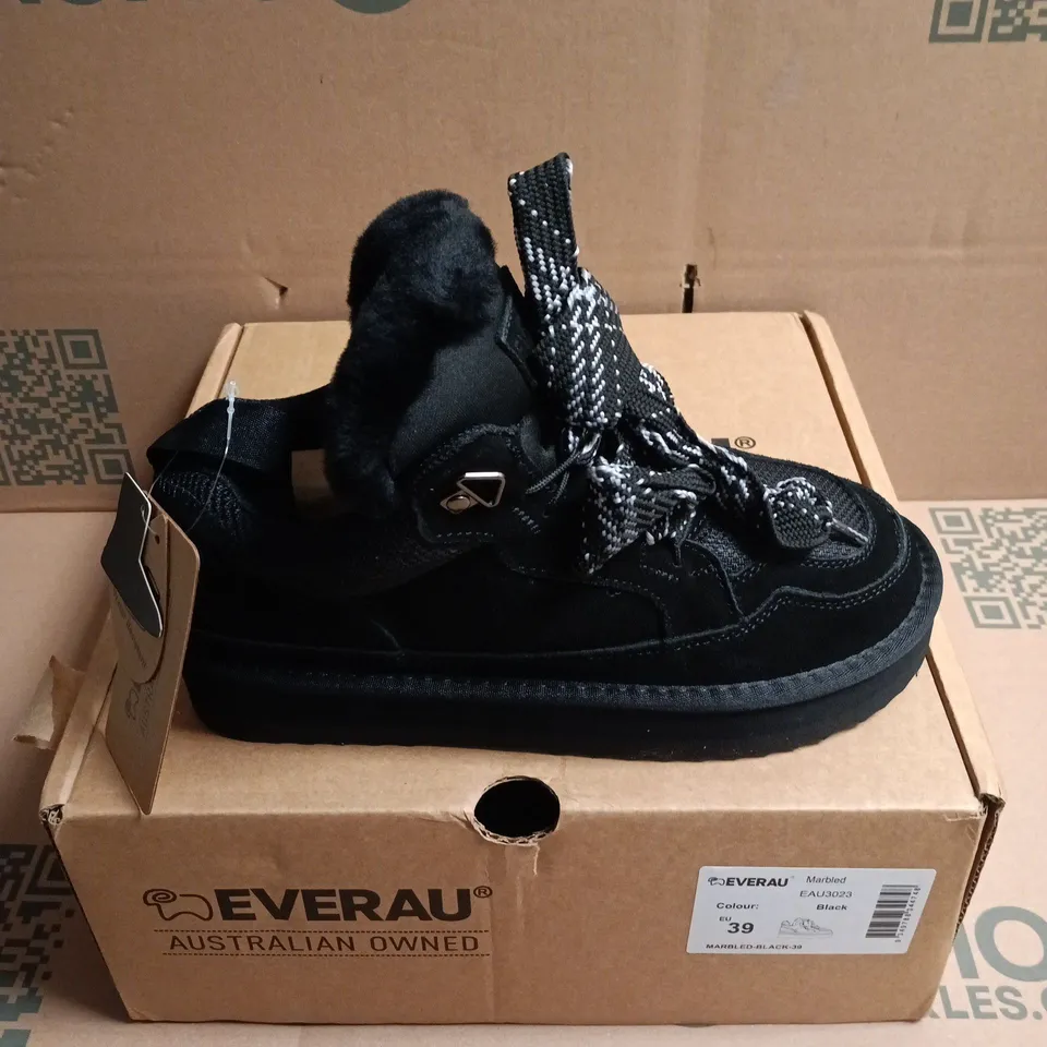 BOXED PAIR OF EVERAU MARBLED SHOES IN BLACK - EU 39