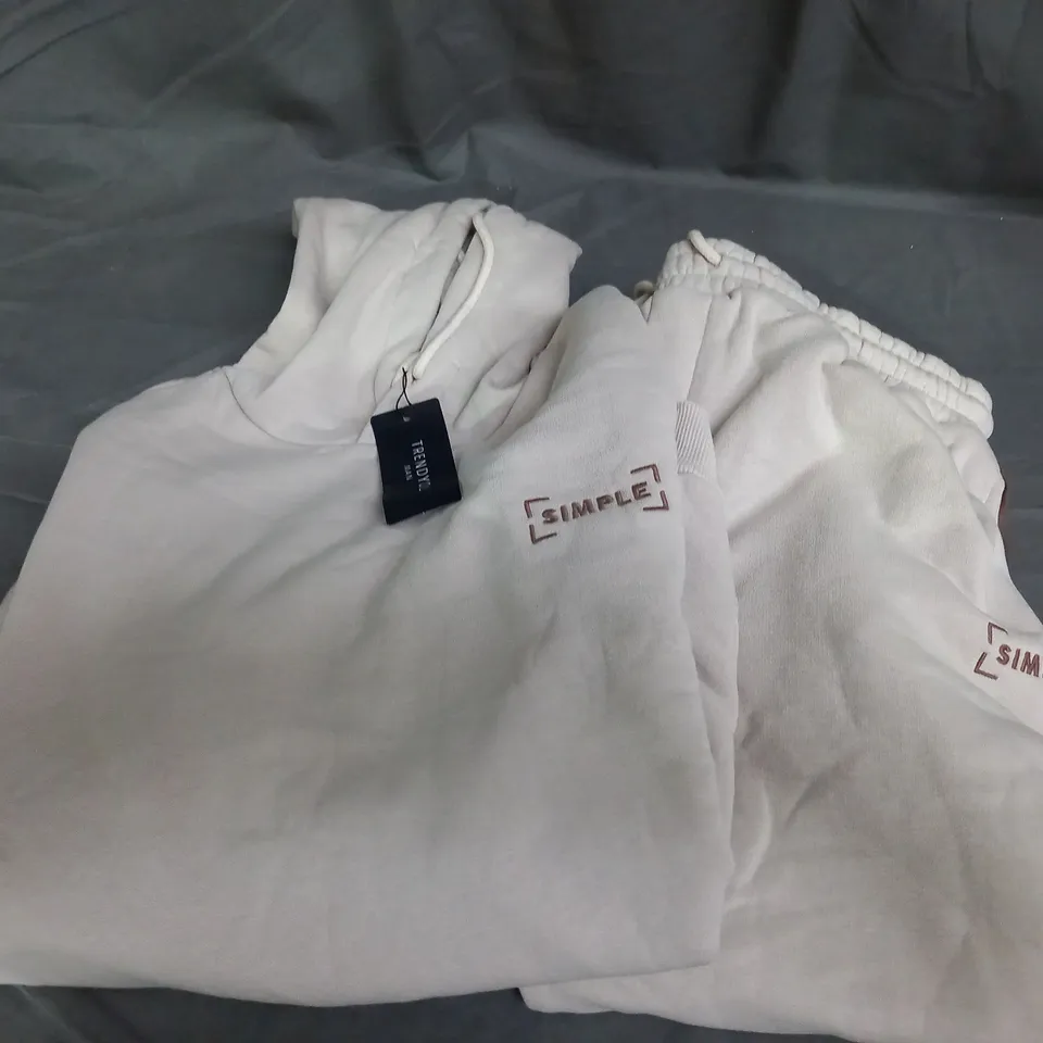 TRENDYOL SIMPLE TRACKSUIT SIZE XL