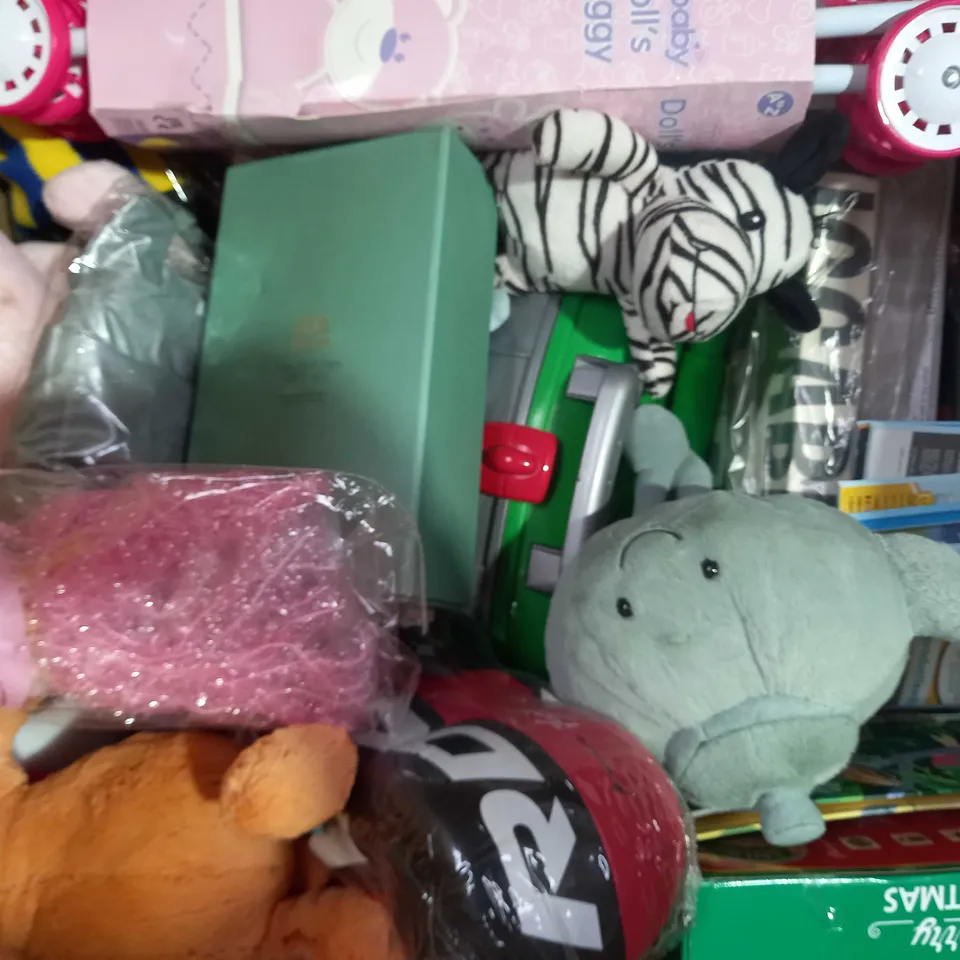 BOX OF APPROXIMATELY 10 TOYS AND GAMES TO INCLUDE HIGHLIGHTERS, STARCODES ASTRO ORACLE CARDS, TRACTOR TED MAGIC BATH BOOK, ETC