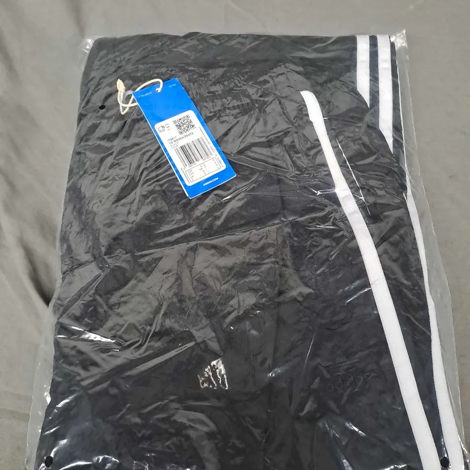 ADIDAS PANTS IN BLACK SIZE S