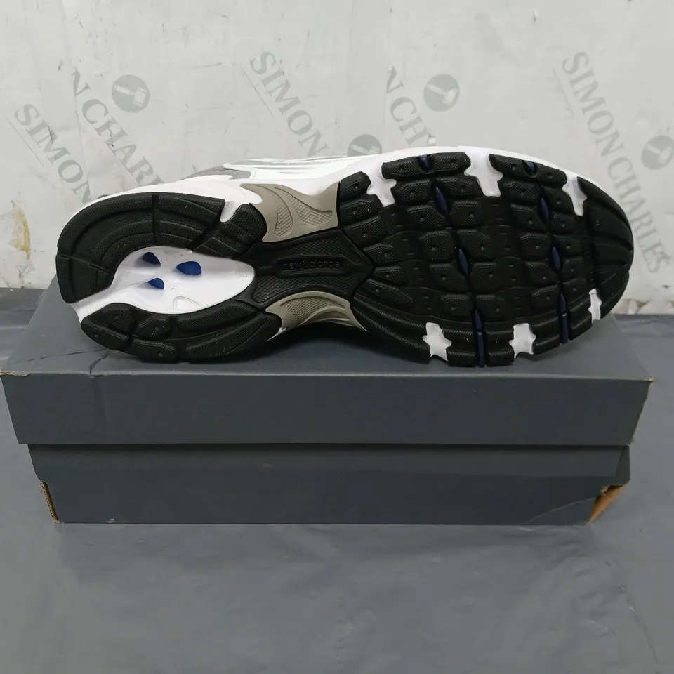 BOXED NEW BALANCE SS20 TRAINERS IN WHITE SIZE 6