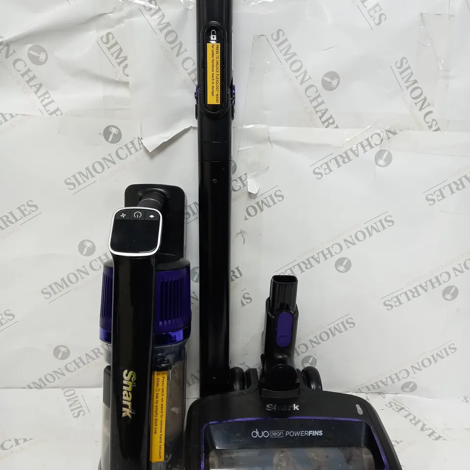 BOXED SHARK COMPLETE HOME CORDLESS STICK VACUUM