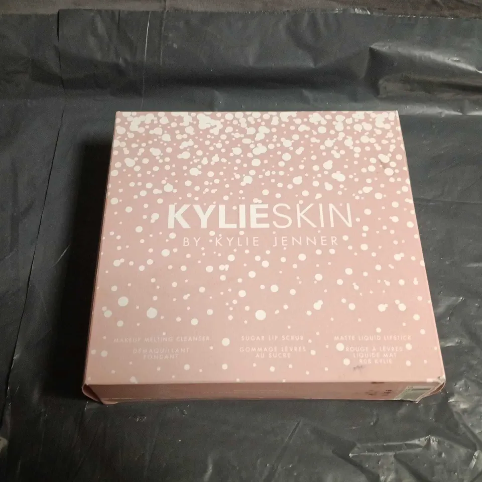 KYLIE SKIN BY KYLIE JENNER GENTLE CLEANSER – BOXED